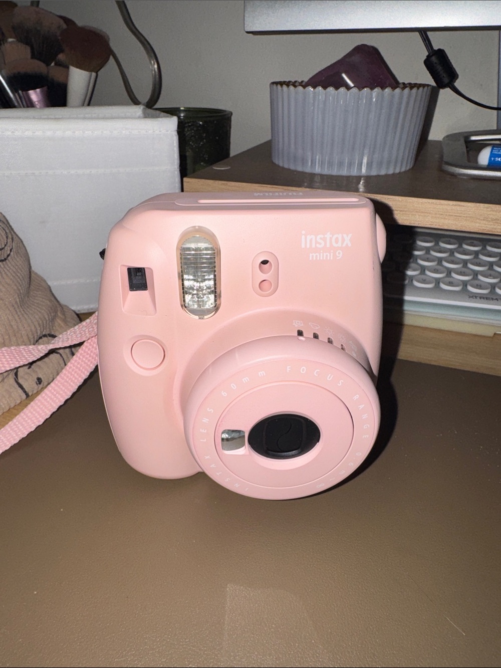 Fujifilm Instax Mini 9 Instant Camera - Light Pink with fish eyelense included.